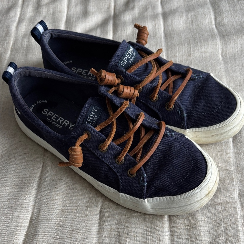 Sperry Dark Blue Creat Vibe Canvas Shoes with Tan Leather Laces (gently used)